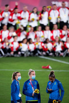 Kosovare Asllani and Madelen Janogy of Sweden