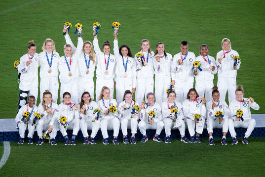 Players of Unites states celebrates their bronze medal