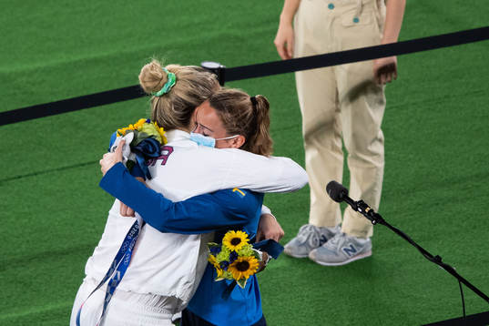 Player of Unites states hugs Kosovare Asllani of Sweden