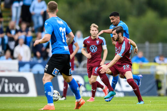 Malmö FFs Adi Nalic och Halmstads Amir Al-Ammari