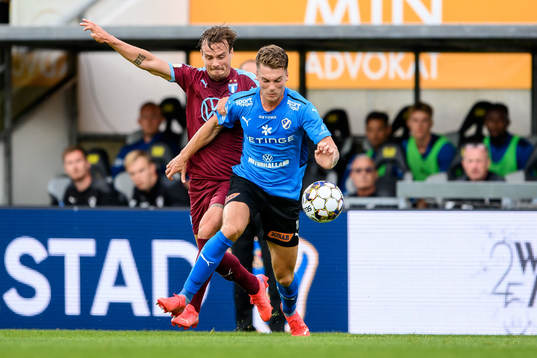 Malmö FFs Eric Larsson och Halmstads Samuel Kroon