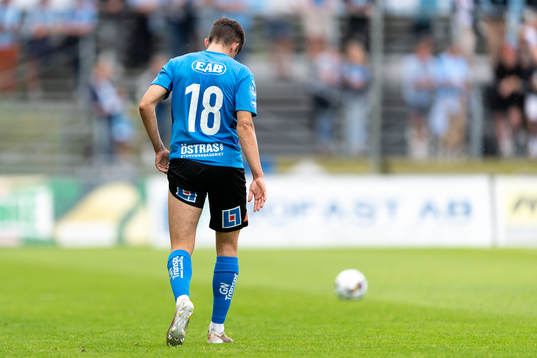 Halmstads Emil Tot Wikström deppar