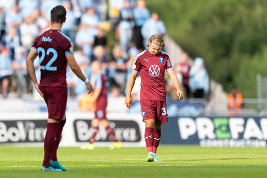 Malmö FFs Sebastian Nanasi deppar