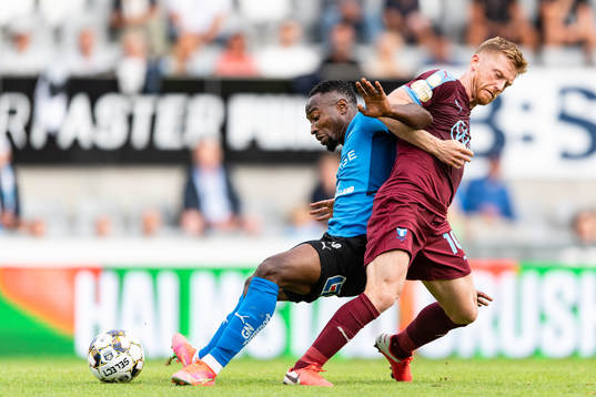 Halmstads Sadat Karim och Malmö FFs Anders Christiansen