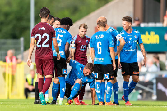 Halmstads Mikael Boman har ont