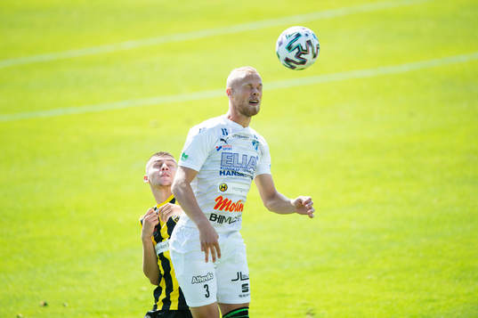 IFK Bergas mittback Oskar Dahlström i matchen i div. 2