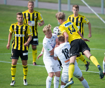 IFK Hässleholms Hugo Arvidsson trycker till två
