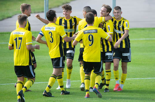 IFK Hässleholm jublar i matchen i div. 2 Södra Götaland