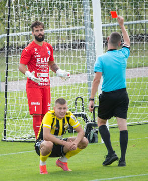 Utvisning, Bergas målvakt Oscar Johansson får syna det