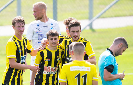 IFK Hässleholms Armin Culum grattas