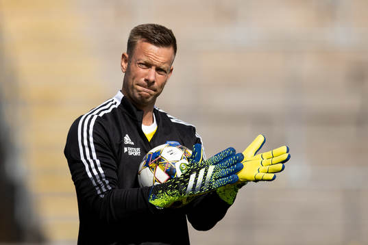 Falkenbergs målvakt Viktor Noring innan fotbollsmatchen i
