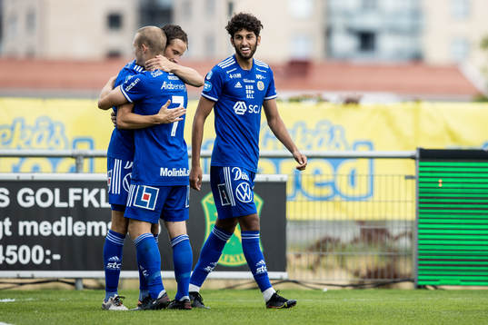Sundsvalls Linus Hallenius jublar med Erik Andersson