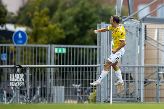 Falkenbergs Anton Wede jublar
