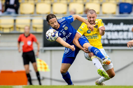 Sundsvalls Linus Hallenius mot Falkenbergs Axel Norén