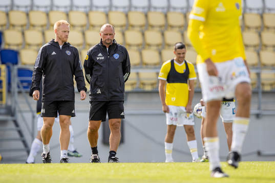Falkenbergs fystränare Mårten Hansen och assisterande