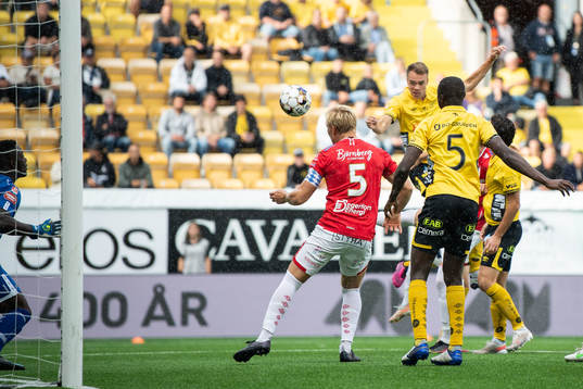 Elfsborgs Leo Väisänen gör 1-0