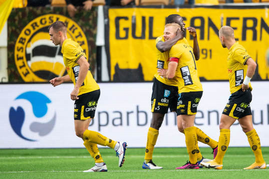 Elfsborgs Per Frick och Maudo Lamine Jarjué jublar
