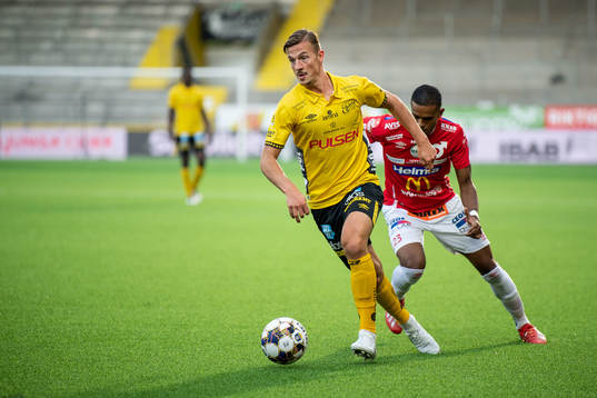 Elfsborgs Simon Olsson och Degerfors Adhavan Rajamohan