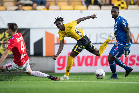 Elfsborgs Marokhy Ndione och Degerfors målvakt Ismael