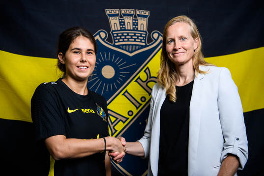 Julia Olsson och manager Anne Mäkinen