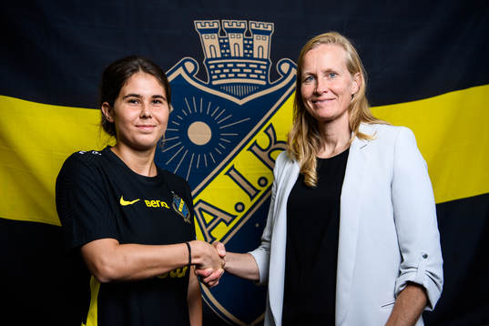 Julia Olsson och manager Anne Mäkinen
