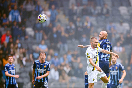 s Sebastian Larsson och Djurgårdens Magnus Eriksson