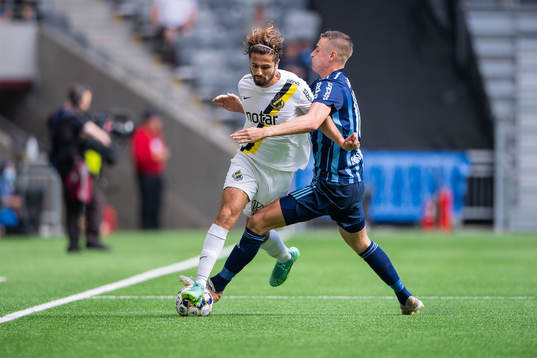 s Zack Elbouzedi och Djurgårdens Jesper Löfgren