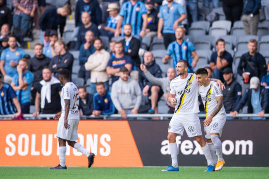 s Filip Rogic  och Nicolas Stefanelli jublar