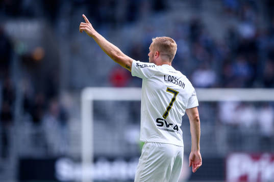 s Sebastian Larsson jublar