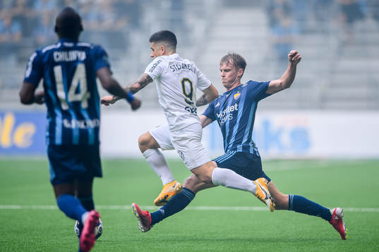 s Nicolas Stefanelli och Djurgårdens Rasmus Schüller