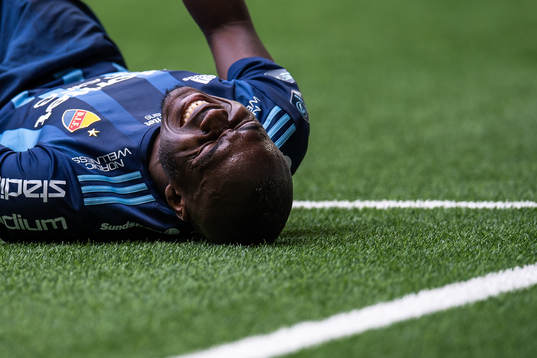 Djurgårdens Edward Chilufya deppar