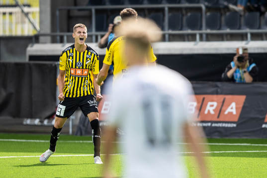 Häckens Leo Bengtsson jublar