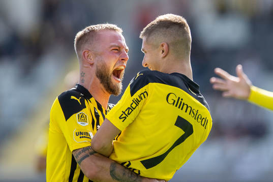 Häckens Alexander Faltsetas och Leo Bengtsson jublar