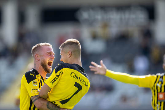 Häckens Alexander Faltsetas och Leo Bengtsson jublar