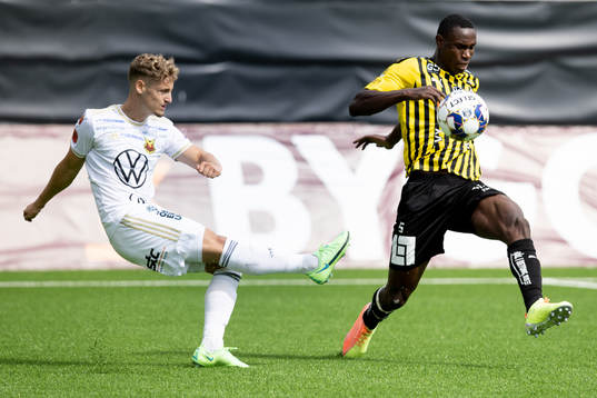 Östersunds Henrik Bellman mot Häckens Godswill Ekpolo