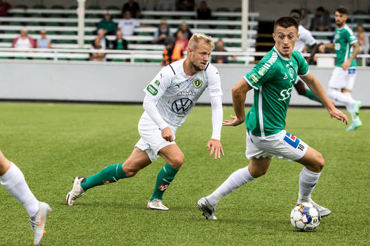 Jönköpings Sebastian Crona och Brages Leonard Pllana