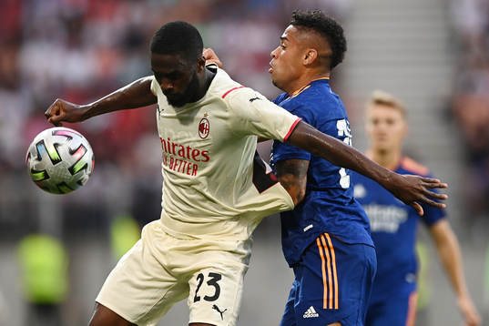 Fikayo Tomori of Milan and Mariano Díaz Mejía of Real