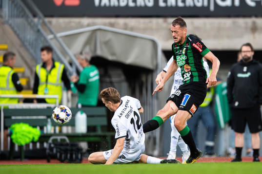 Sirius Jacob Ortmark och Varbergs Albert Ejupi