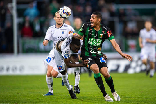 Sirius Patrick Nwadike och Varbergs Simon Karlsson Adjei