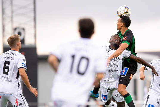 Sirius Christian Kouakou och Varbergs Ryan Moon