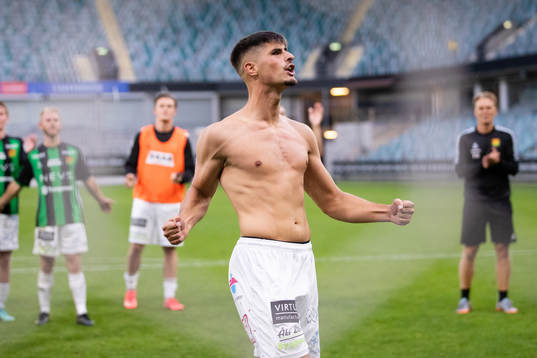 GAIS Emin Grozdanic  jublar och tackar klacken