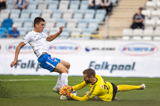 IFK Norrköpings Carl Björk och Kalmars målvakt Lucas