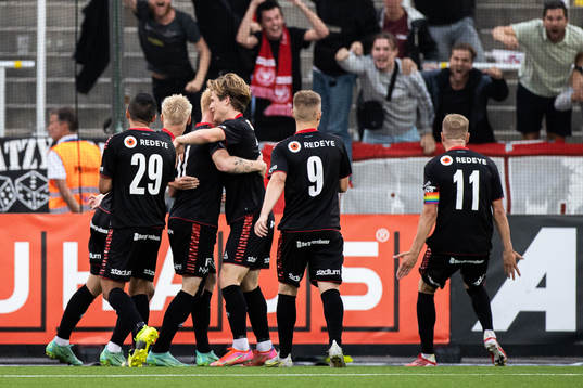 Kalmars spelare jublar