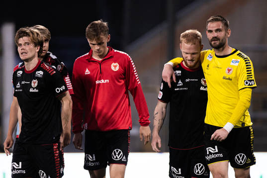 Kalmars Nils Fröling och målvakt Lucas Hägg Johansson
