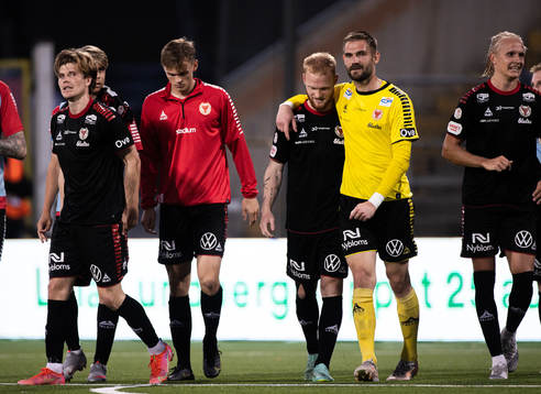 Kalmars Nils Fröling och målvakt Lucas Hägg Johansson