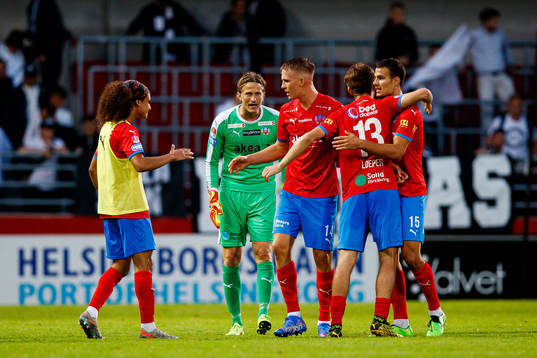 Helsingborgs målvakt Anders Lindegaard jublar