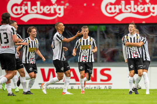 Landskronas Kevin Jensen med lagkmarater