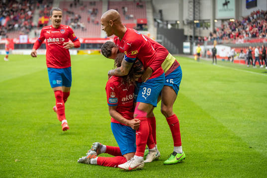 Helsingborgs Adam Kaied jublar med Anthony van