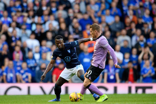 Bonke Innocent of Malmö FF and Steven Davis of Rangers