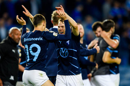 Oscar Lewicki of Malmö FF celebrates with his teammates